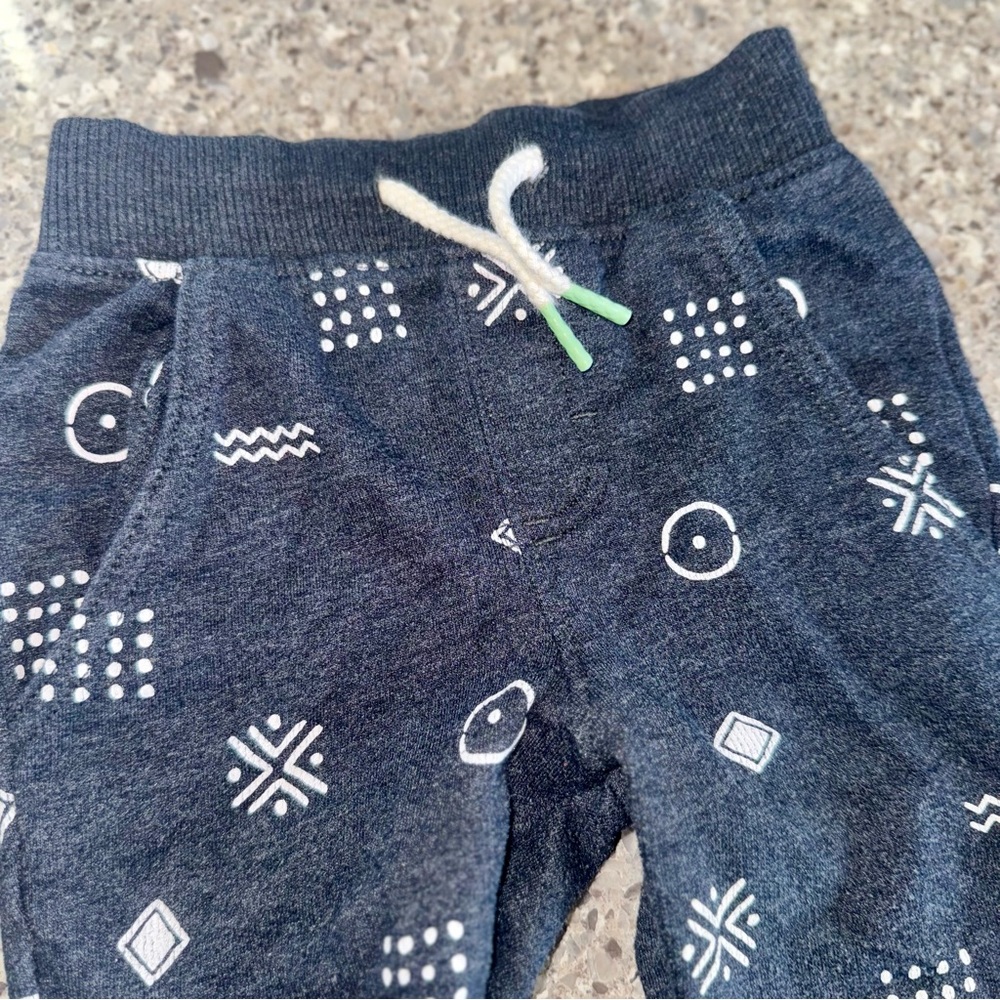 Genuine Kids l Aztec-ish Patterned Black Jogger Pants l Size 2T - Picture 2 of 9